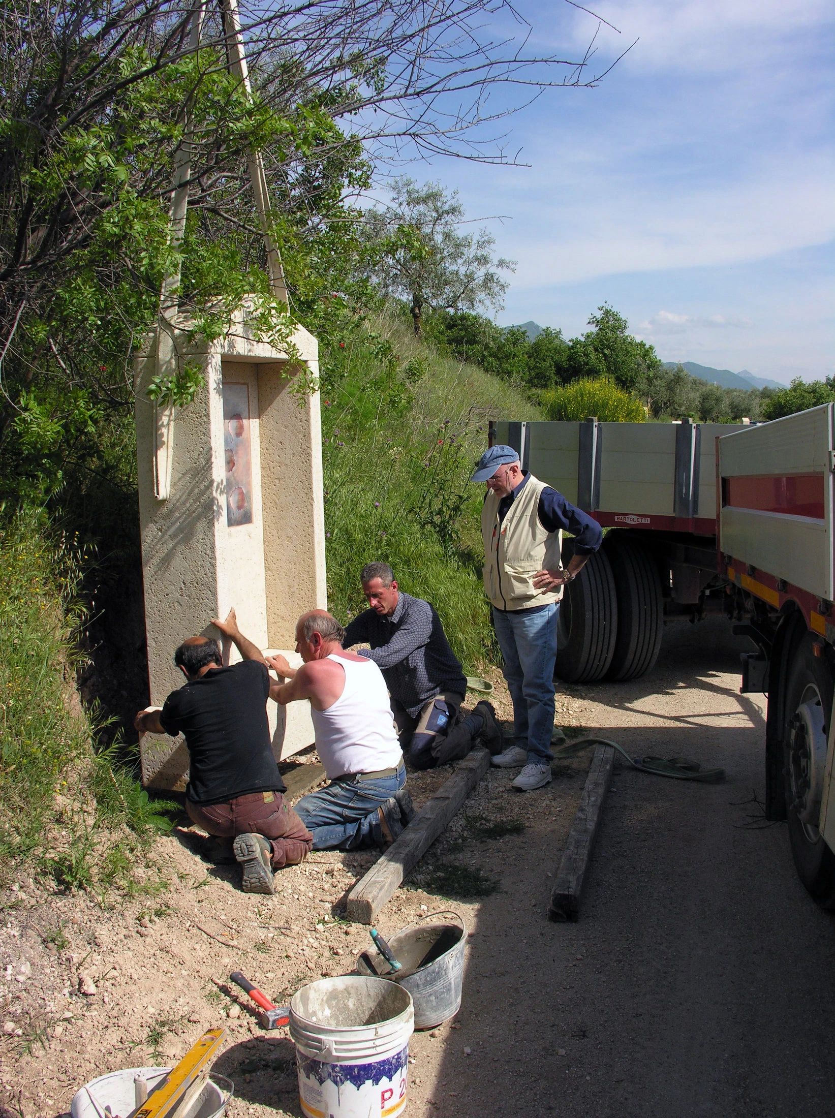 Istallazione edicole Via crucis