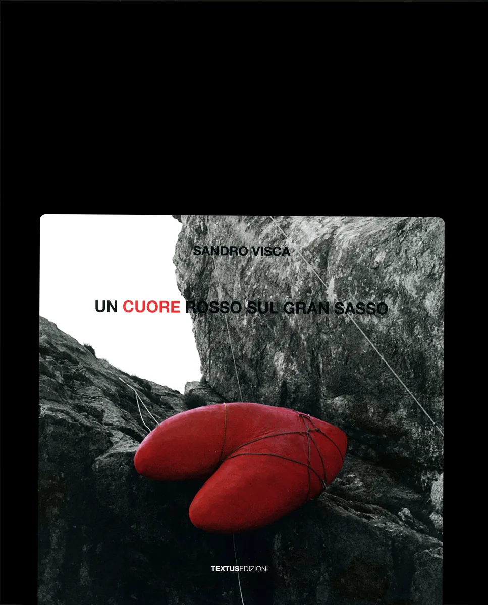 Copertina di Un cuore rosso sul Gran Sasso, 2011