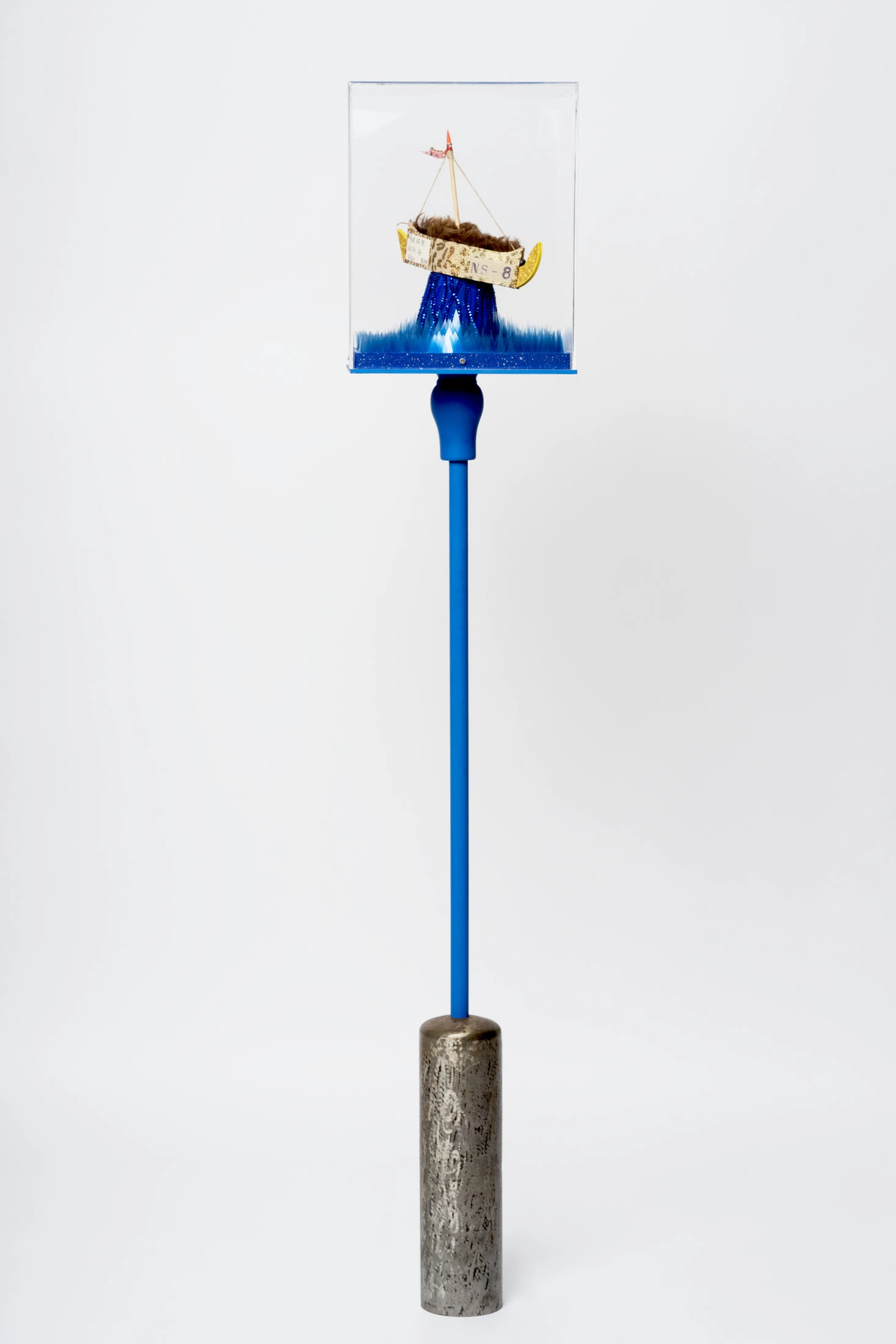 Naufragio, 2018 base in ferro,struttura in legno,materiali polimaterici,teca in metacrilato cm 30x30x164 