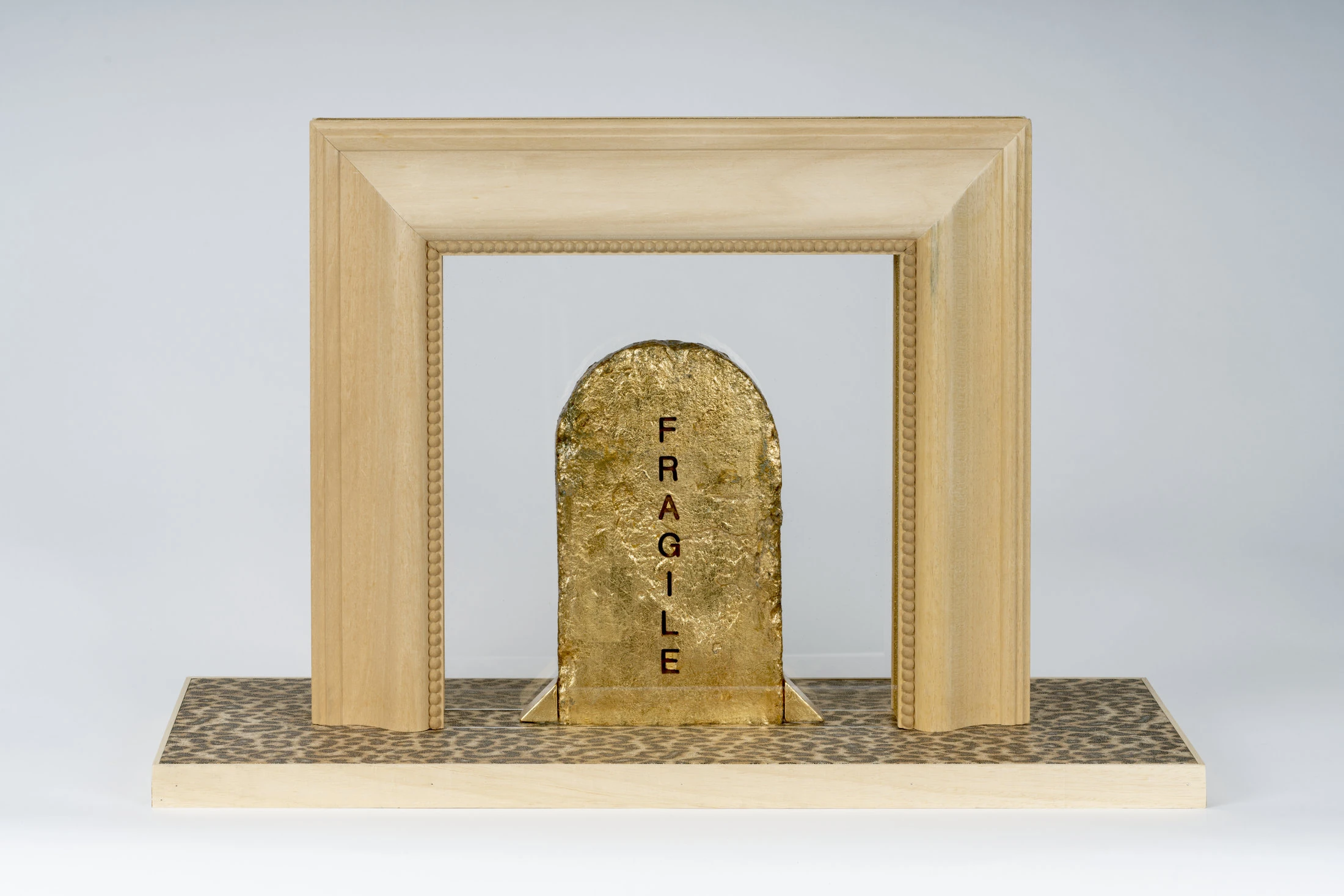 Fragile, 2020 struttura in legno,mattone in terracotta, doratura a foglia d'oro, Vedril trasparente,stoffa sintetica cm 72x25x50 