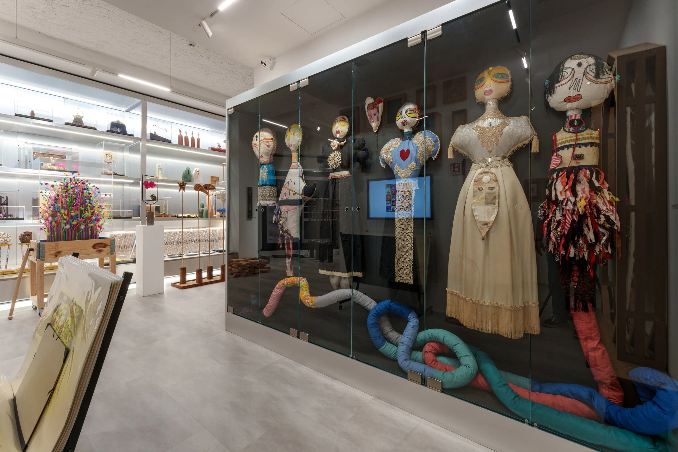 Figure e personaggi esposti nell’archivio