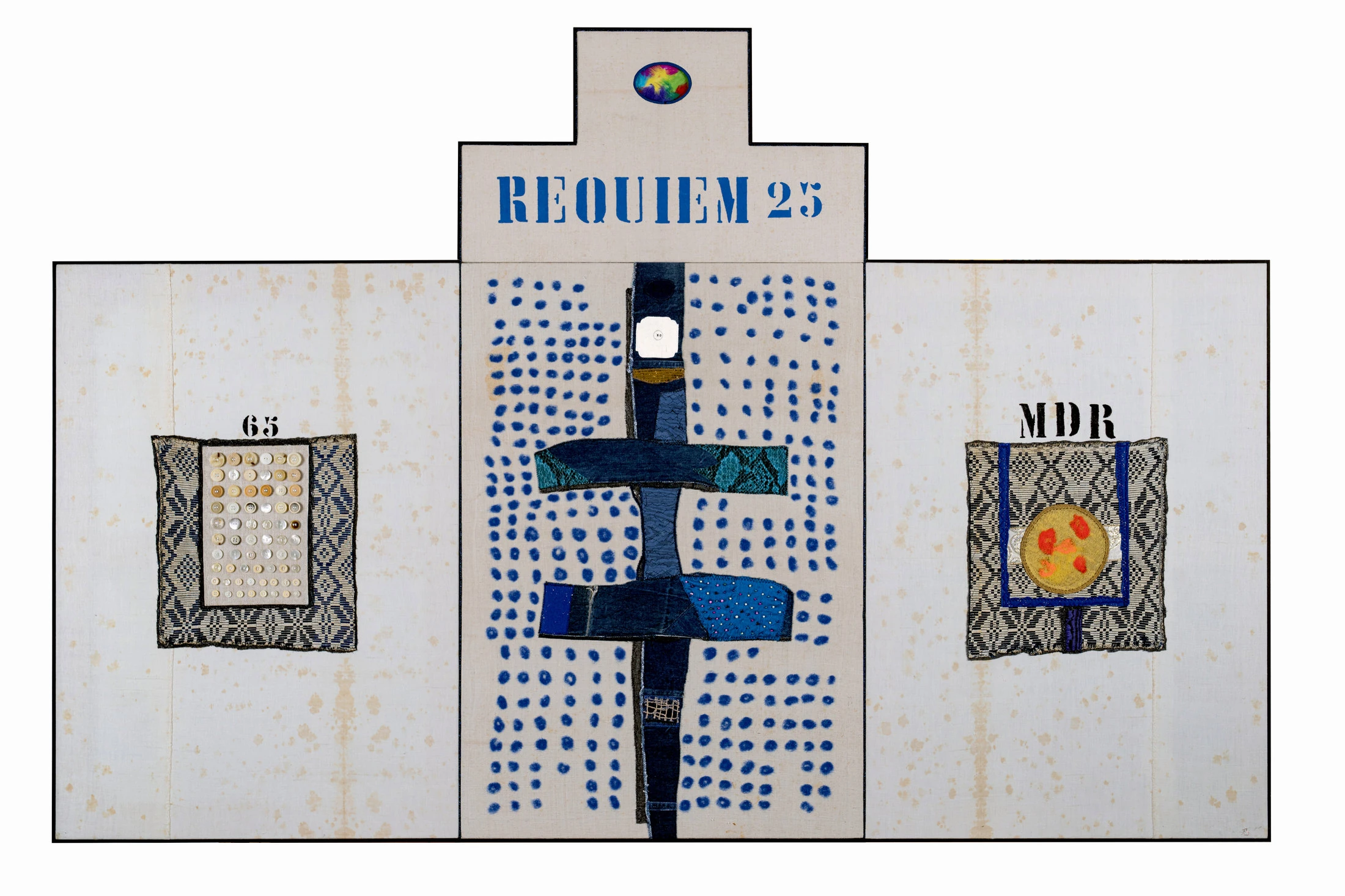  Requiem 25 2025 stoffe cucite, bottoni, lana cardata e vernici acriliche cm 140x210 copia