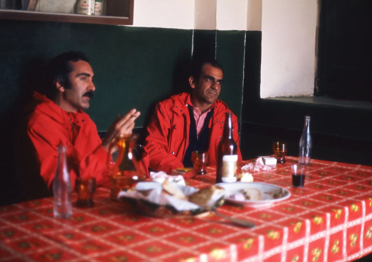 1976 In una cantina di Pescasseroli con Gino Marotta