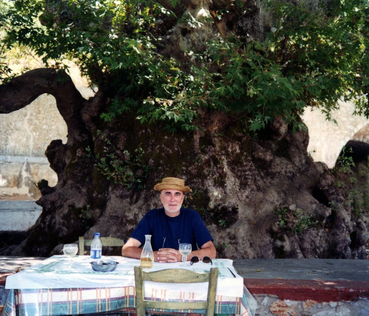 2001 Creta – Kràssi – in una trattoria