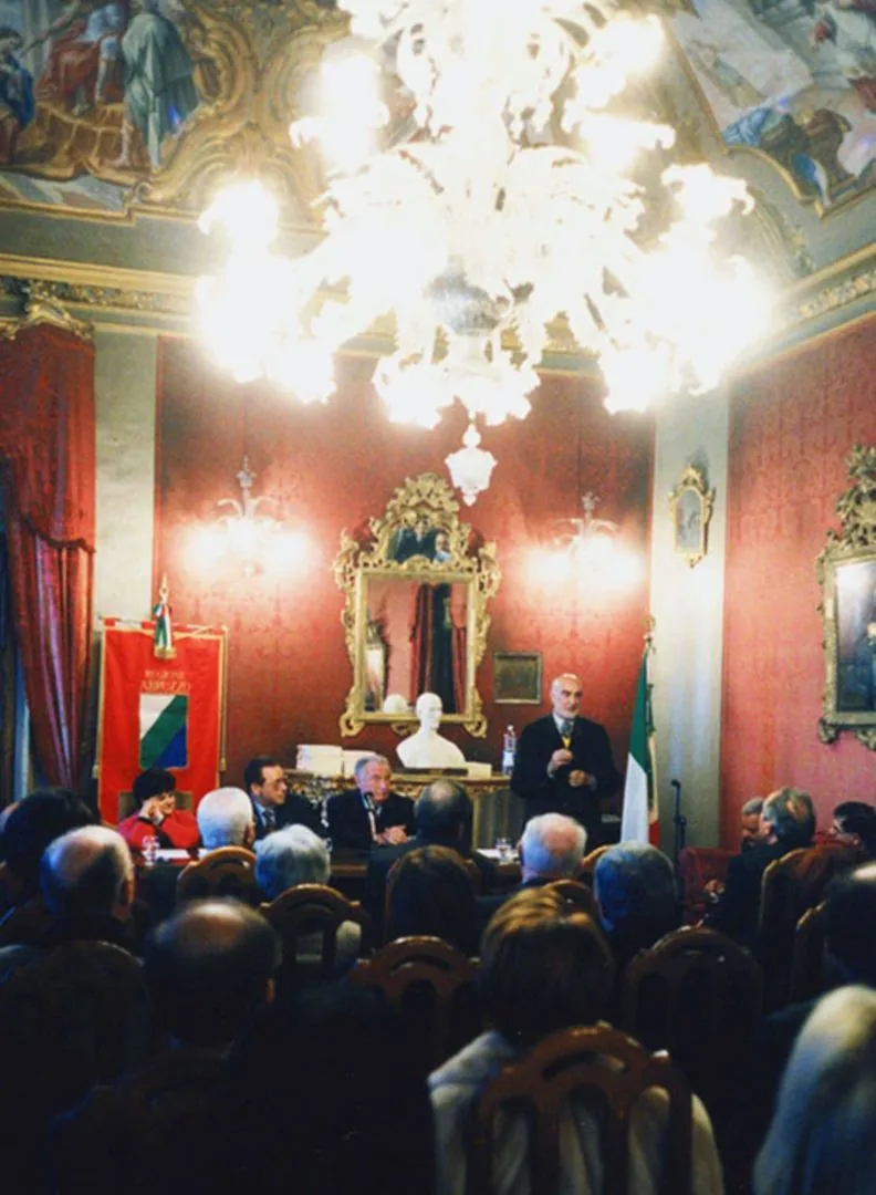 1999 Sala rossa della Regione Abruzzo (AQ) – Presentazione del libro di Sandro Visca “Abruzzi – L’Arte del far cucina”