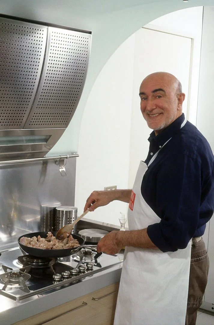 2005 Milano - Redazione della rivista “La cucina italiana” davanti ai fornelli