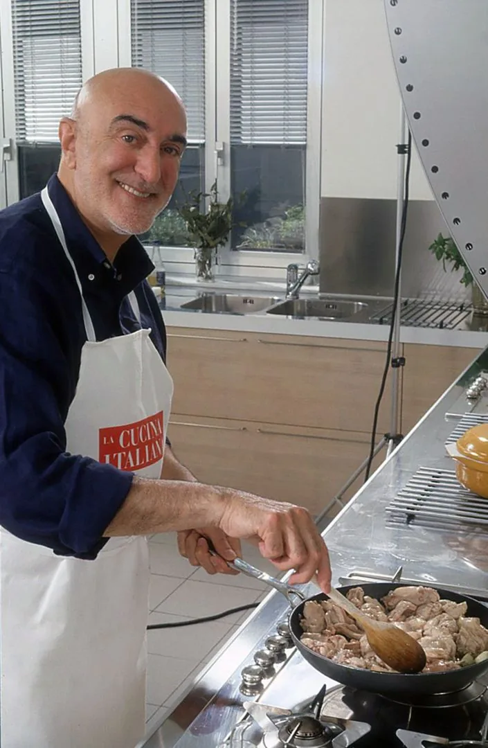 2005 Milano - Redazione della rivista “La cucina italiana” davanti ai fornelli